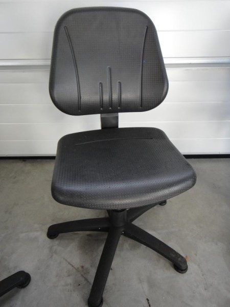 Werkstattstuhl, Arbeitsstuhl schwarz, Arbeitshocker, Hocker bzw. Stuhl für Produktion